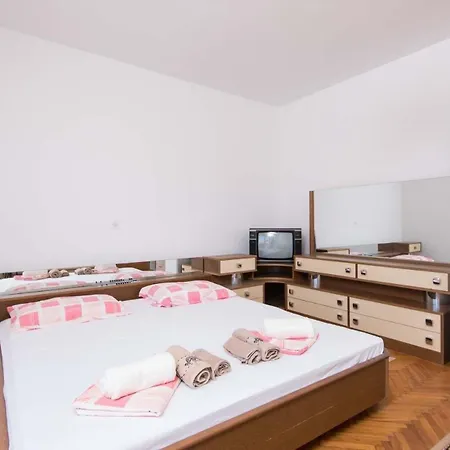 Ferienhaus Fuer 13 Personen In Orebic, Dalmatien Sueddalmatien Ferienhaus