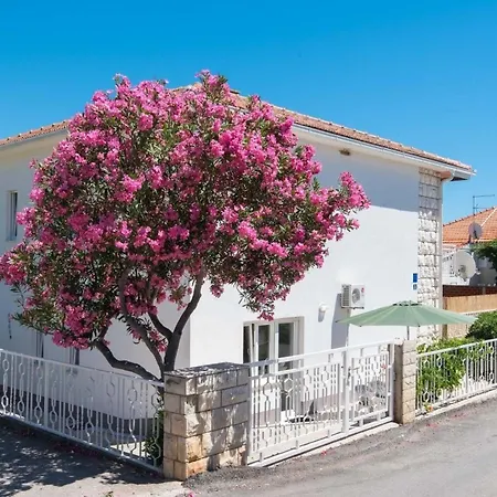 Ferienhaus Ferienhaus Fuer 13 Personen In Orebic, Dalmatien Sueddalmatien *